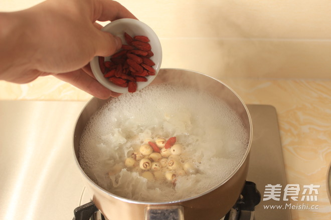 Hashima Snow Swallow Lily Lung Soup recipe