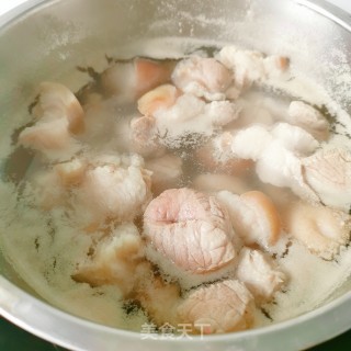 Trouser Leg Meat Cuttlefish Daylily Soup recipe