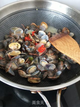 Stir-fried Clams with Hemp Pepper recipe