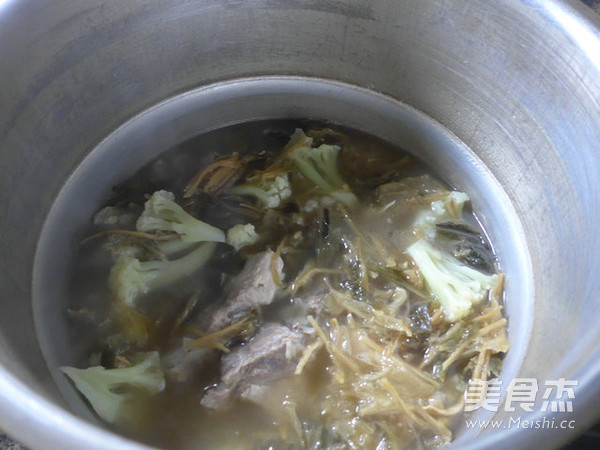 Bamboo Shoots, Dried Cauliflower and Cauliflower Keel Soup recipe