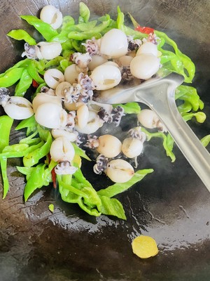 Stir-fried Cuttlefish with Home-cooked Vegetable Sauce (15 Minutes) recipe