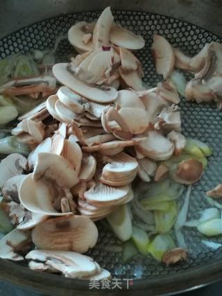 Stir-fried Celery with Straw Mushrooms recipe