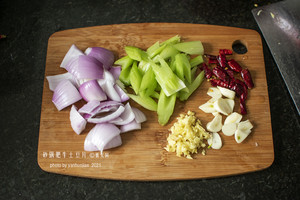 A Must-have for Those Who Want to Eat! Spicy Beef Potato Chips recipe