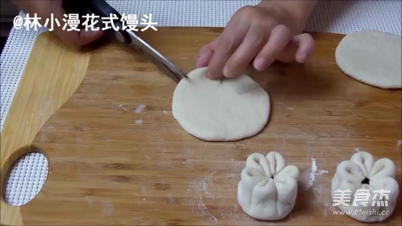 Simple Chocolate Flower Buns recipe