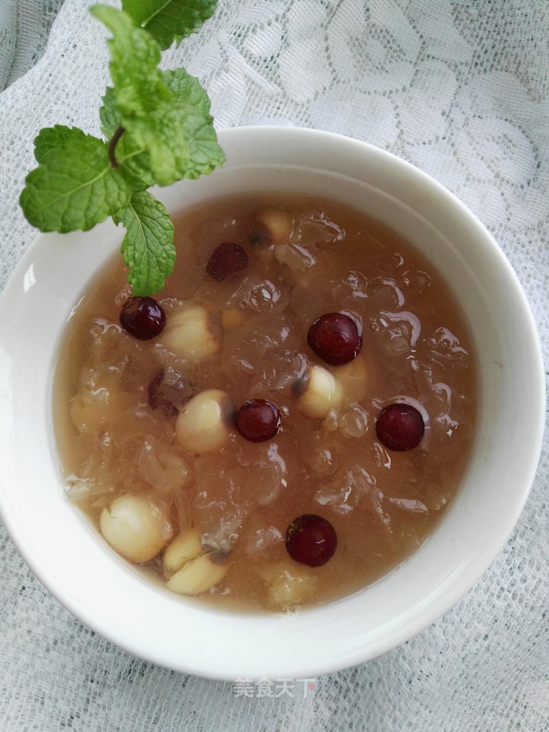 Lotus Seed and Tremella Soup recipe