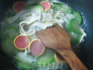 Pork Sausage and Green Radish Belt Noodles recipe