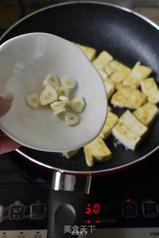 Braised Tofu with Lard Residue recipe