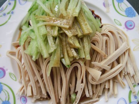 Cucumber Shreds Mixed with Tofu Shreds recipe