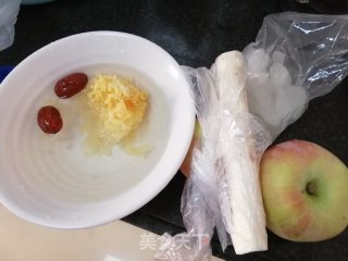 Apple Series Three: Sweet Soup with Apple, Yam and Tremella recipe