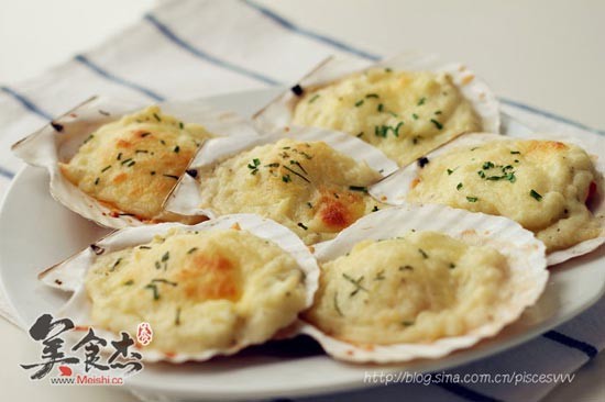Baked Scallops with Potatoes and Cheese recipe