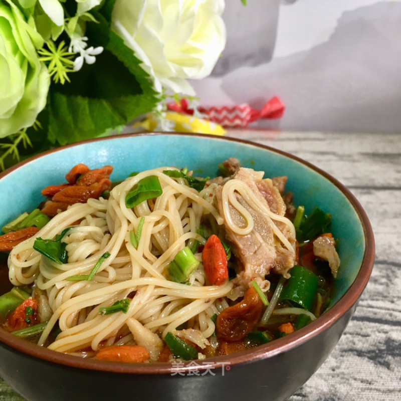 Sour and Spicy Noodle Soup with Wolfberry and Lamb