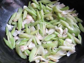 Stir-fried Lily with Celery Ham recipe