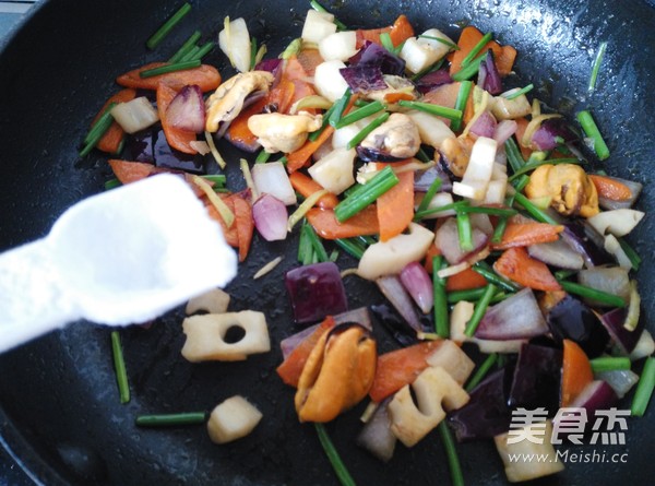 Stir-fried Mussels with Seasonal Vegetables and Cherry Blossom Flavor recipe