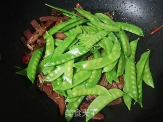 Stir-fried Beef Slices with Dried Snow Beans recipe