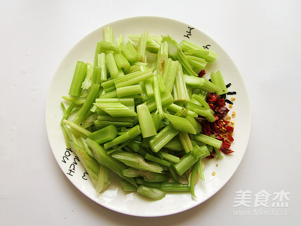 Celery Stir-fried Double-cooked Duck Gizzards recipe