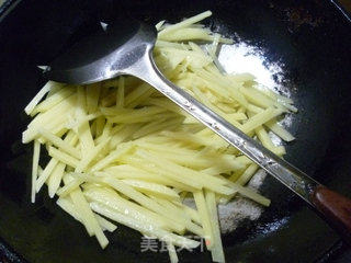 Stir-fried Potatoes with Red Amaranth recipe