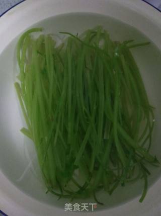 Stir-fried Shredded Potatoes with Celery recipe