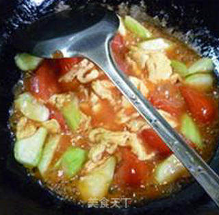 Scrambled Eggs with Tomato and Loofah recipe