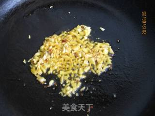 Garlic Bitter Chrysanthemum Mixed with Dried Fish recipe