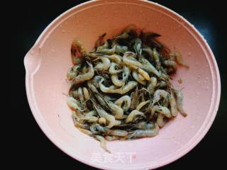 Fried Small River Prawns with Garlic Moss Fungus recipe