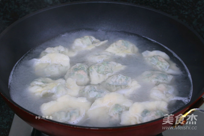 Garland Chrysanthemum Meat Dumplings recipe