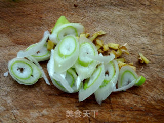 Stir-fried Sausage with Mushrooms and Green Peppers recipe