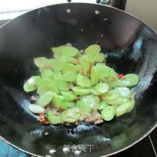 Fish-flavored Minced Pork and Cucumber recipe