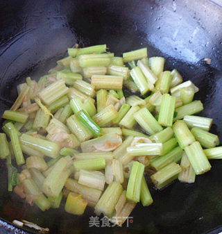 #快手懒人饭# Fried Celery with Eggs recipe