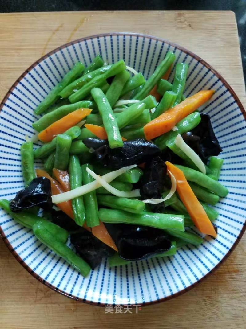 Stir-fried Black Fungus and String Beans with Tender Ginger recipe