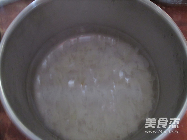 Stewed Hashima and Tremella with Rock Sugar and Sydney recipe