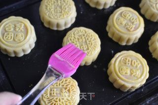 #新良第一节烤大赛#cantonese-style Double Egg Yolk Coconut Paste Mooncake recipe