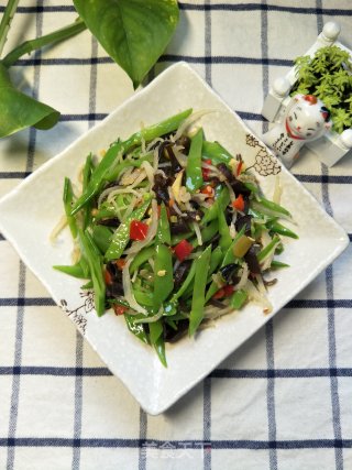 Fried Whitebait with Snow Peas recipe