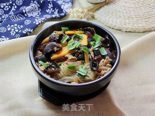 #trust之美#black Fungus Sliced Pork Vermicelli Pot recipe