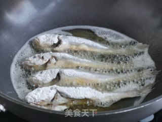 Fried Wild Yellow Croaker recipe