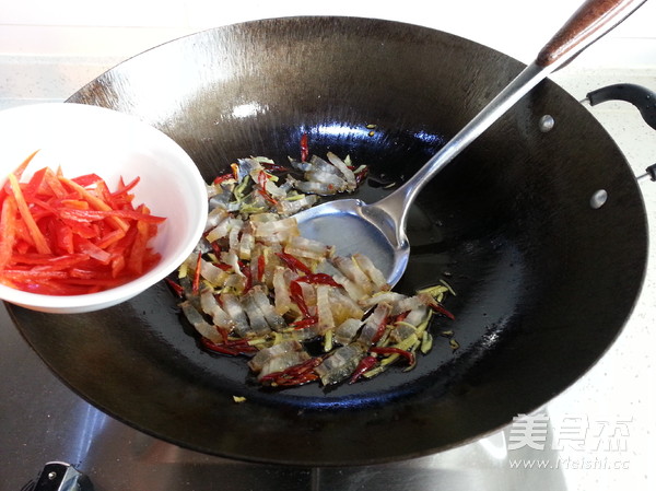 Stir-fried Bacon with Artemisia Quinoa recipe