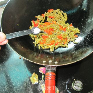 Chopped Pepper and Capers --- Porridge with Noodles recipe