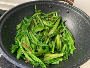 Lettuce with Tempeh and Dace in Oil recipe