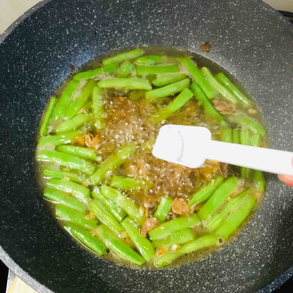 Braised Noodles with Beans recipe