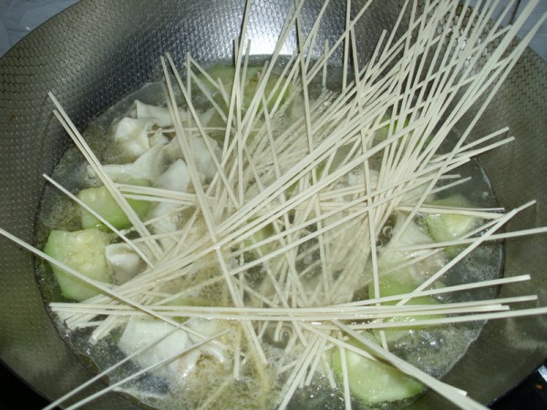 Loofah Wonton Noodles recipe