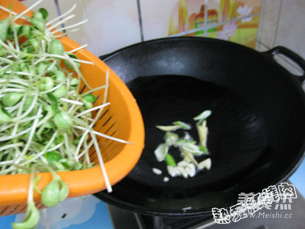 Vegetarian Stir-fried Black Bean Sprouts recipe