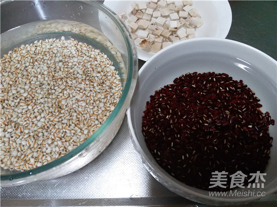 Chixiao Bean, Job's Tears and Poria Porridge recipe