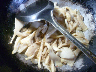 Stir-fried Oyster Mushroom with Leek and Shredded Pork recipe