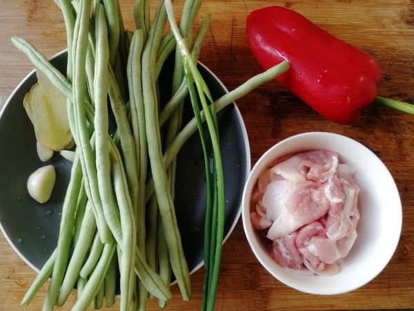 Stir-fried Pork with Green Beans in Sauce recipe