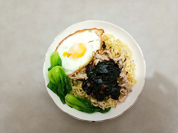 Dry Noodles with Shredded Pork and Green Vegetables#中卓炸酱面# recipe