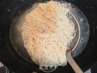 Fried Noodles with Small Tomatoes recipe