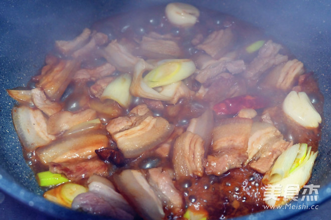 Braised Noodles with Beans recipe