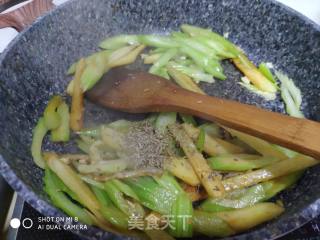 Cumin and Celery Potato Chips recipe