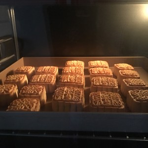 Cantonese-style Moon Cakes (milk Flavor) recipe