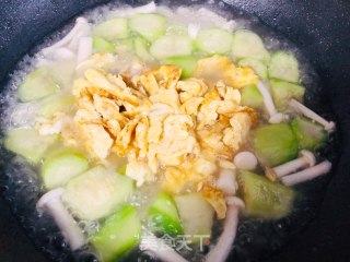 The Golden and Delicious Loofah, Egg, Mushroom Soup, Simple and Low-fat, The Whole Family Likes It recipe