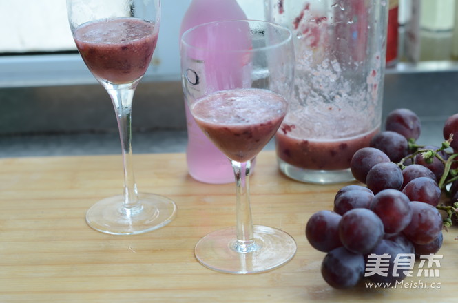 Grape Mint Rio Cocktail recipe